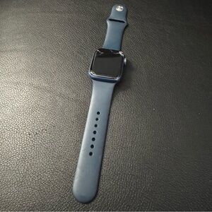 Apple Watch Series 7 45mm Blue Aluminum Case Midnight Blue Sport Band